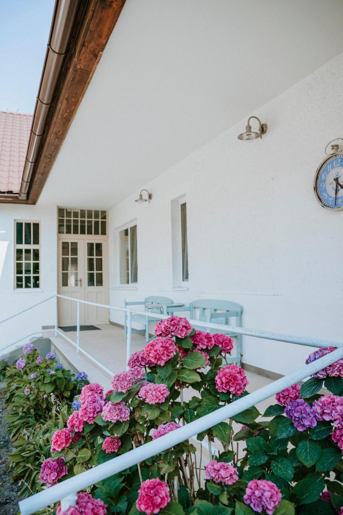 Ako Doma Hotel Poltar Exterior foto
