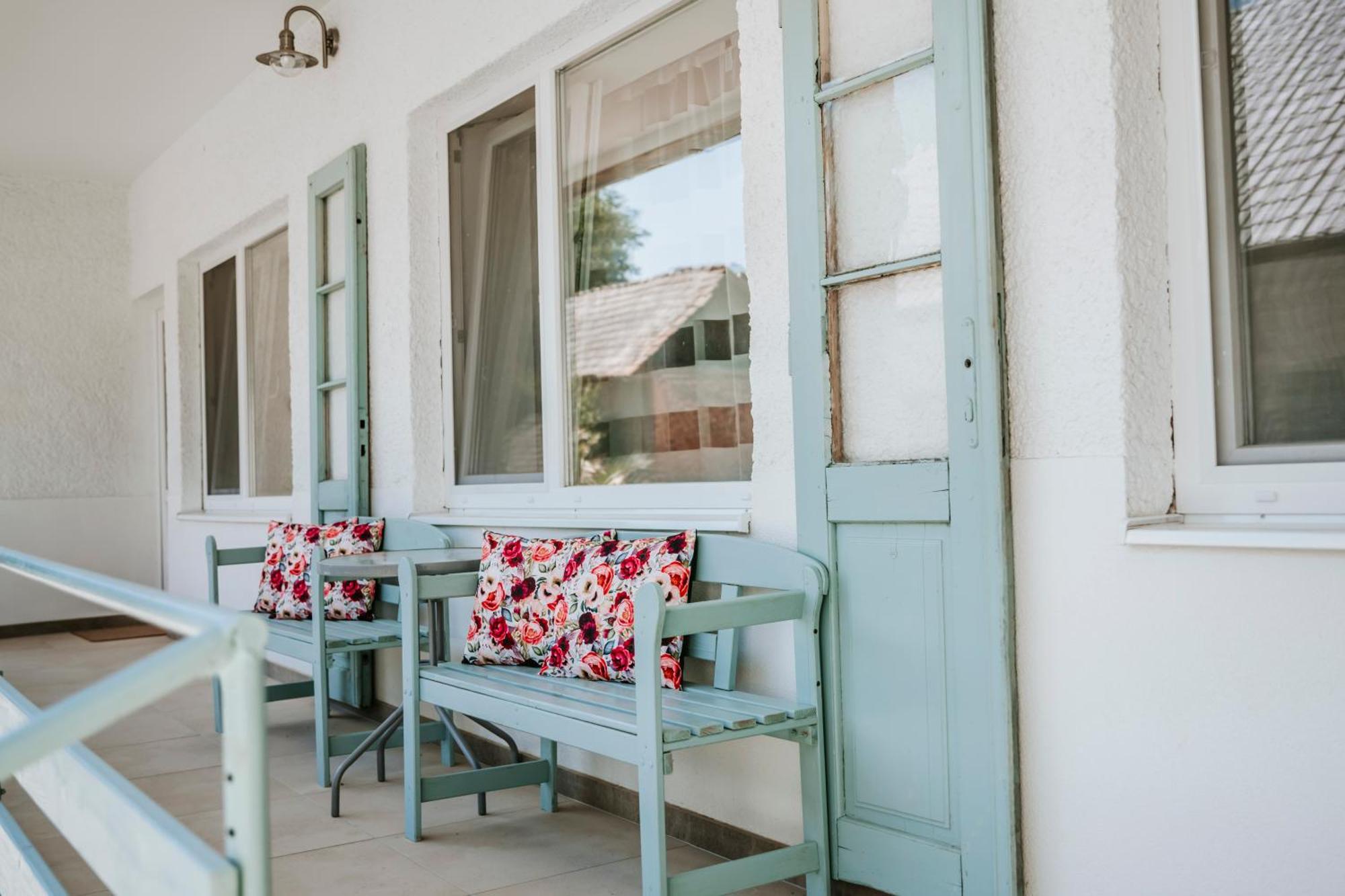 Ako Doma Hotel Poltar Exterior foto